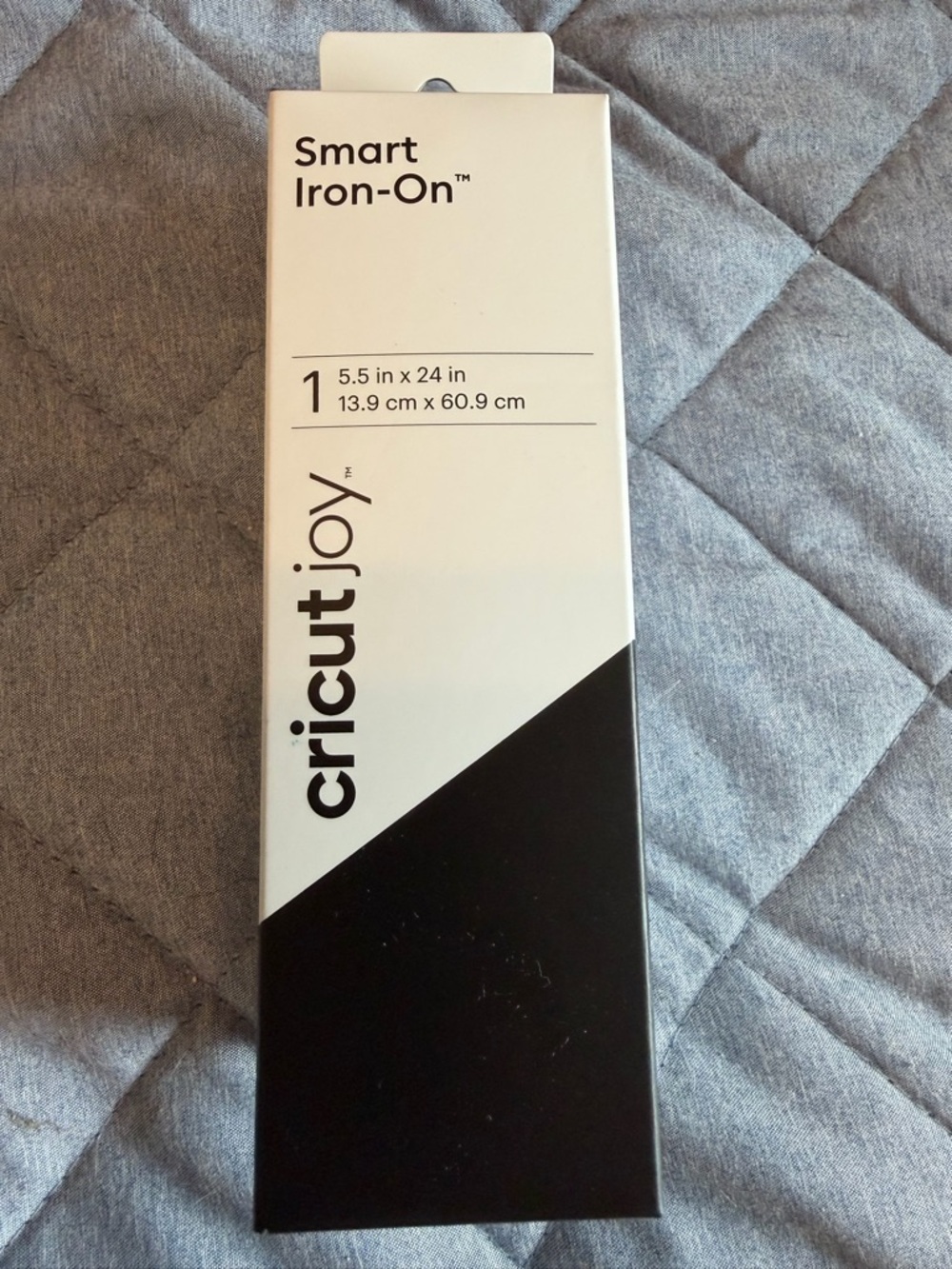 Cricut Joy Smart Iron-On Vinyl Black and White Pack - Picture 1 of 4